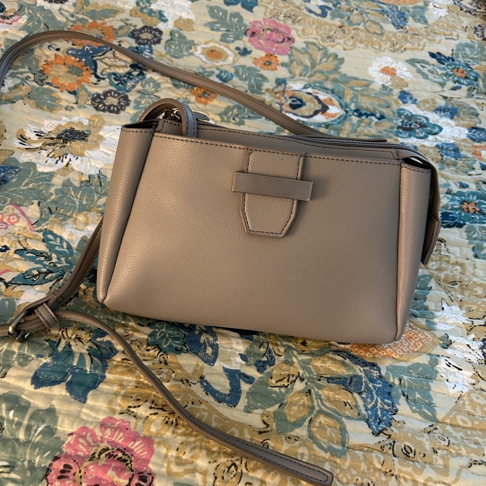 Kenneth Cole Reaction Crossbody